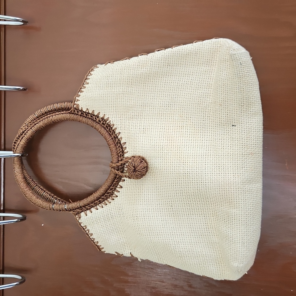Lovely vintage straw weave bag